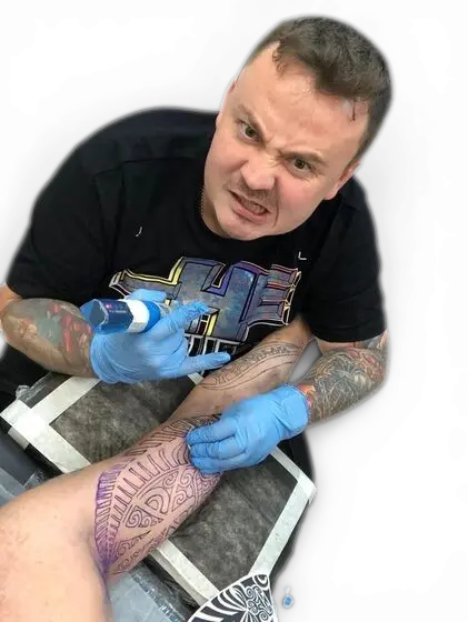 Тимур Тэд за работой — Rated Tattoo